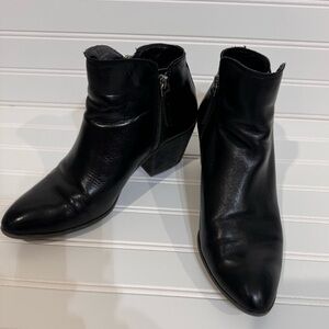 Frye Leather Short Ladies Zippered Black Booties Sz 7.5M